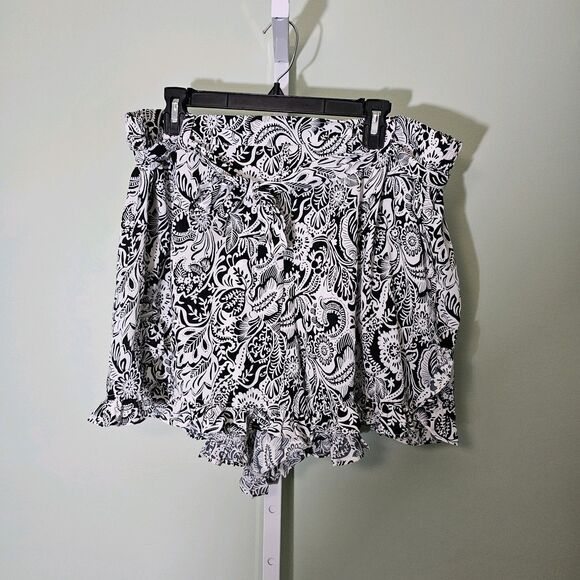 Unique Vintage Pants - Unique Vintage Black White Botanical Floral Shorts‎ Ruffled Belted 1X / 16